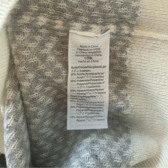 J.Crew Herringbone Chevron Grey & White Print Sweater Size Small FLAWED - Picture 6 of 7